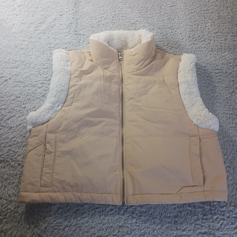 Thread Supply Sherpa Lined‎ Cropped Puffer Vest Beige NWOT Cozy Fall Layer